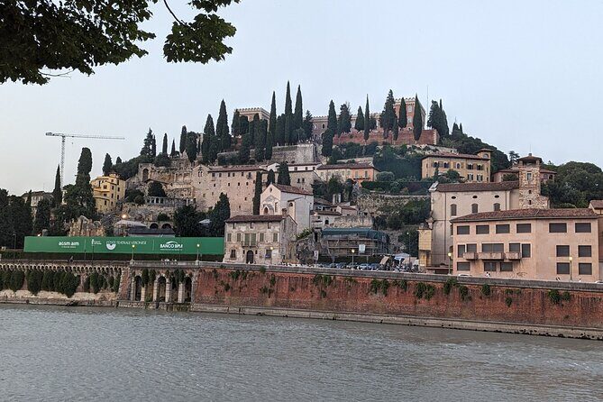 Walking Tour in Verona: 9+ Landmarks with Live Guide - Arche Scaligere: Scaliger power, Gothic style